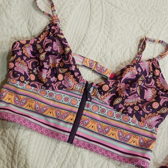 Bikini - Picture 3 of 4